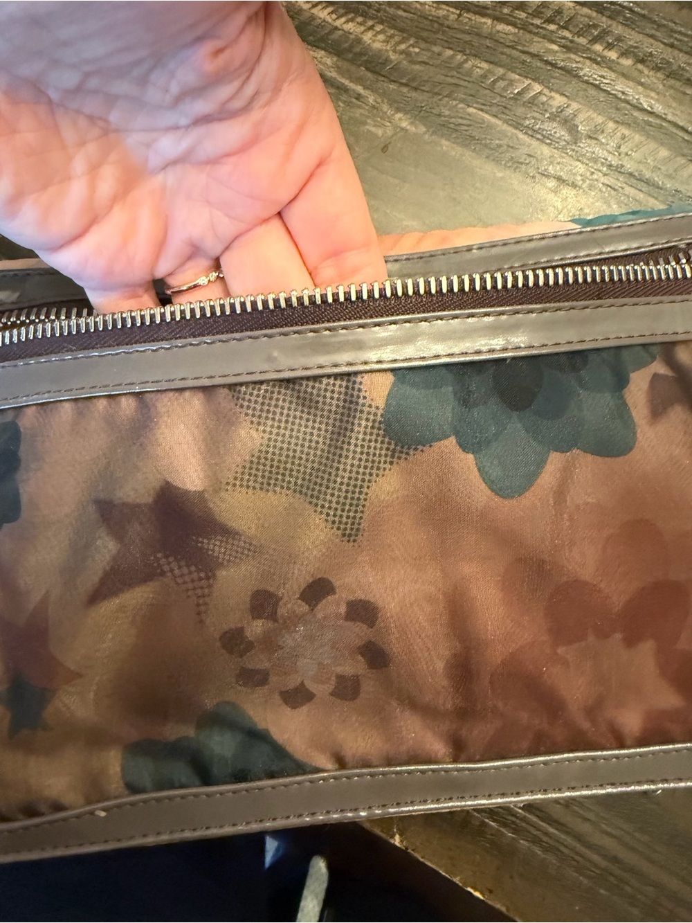 Lesportsac Pink Floral Wristlet Clutch with Purple Trim - Picture 4 of 7